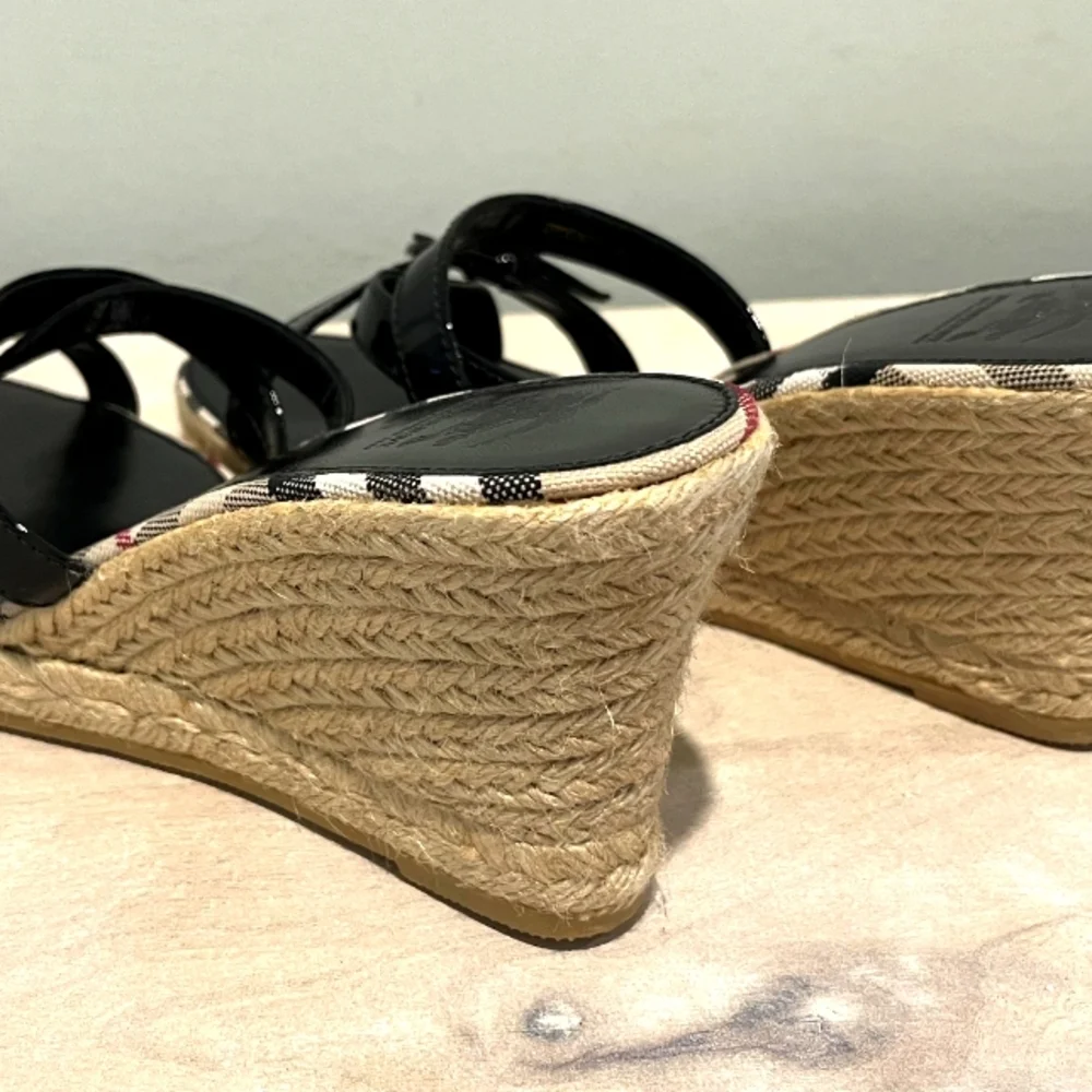 Burberry Black Patent Leather & Nova Check Espadrille Wedge Sandals Sz 4… NWOB - Picture 4 of 15